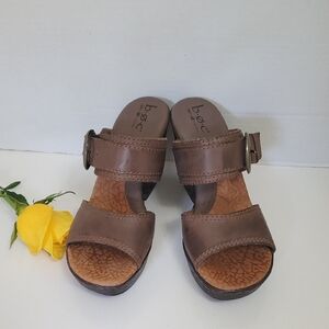b.o.c. Women's Brown Leather Sandals With Adjustable Buckle, Size 10